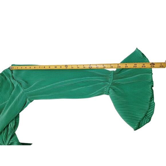 Zaful Women's Top Sz Medium Green Cropped Blouse Coverup Bell Sleeve Low V-neck - Picture 14 of 16